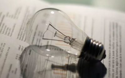 Los españoles pagan la cuarta luz más cara de Europa; la gran industria y las pymes salen mejor paradas